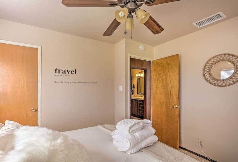 Lovely Oakhurst Cabin W/ Deck & Mtn Views!