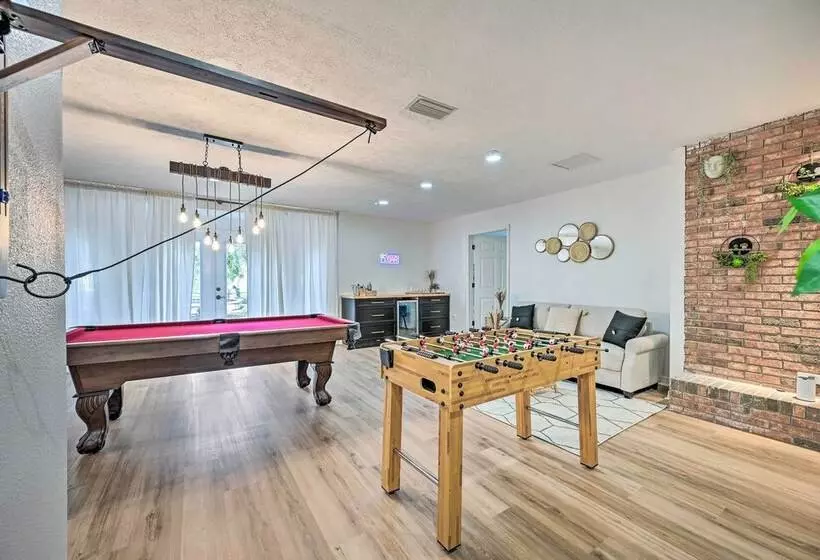 Luxe Brandon Oasis W/ Private Pool & Hot Tub!