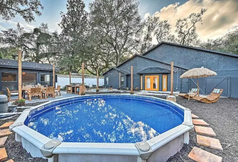 Luxe Brandon Oasis W/ Private Pool & Hot Tub!