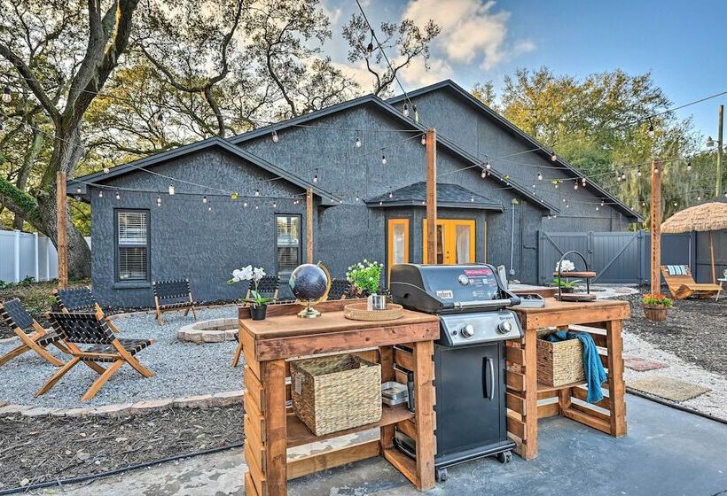 Luxe Brandon Oasis W/ Private Pool & Hot Tub!