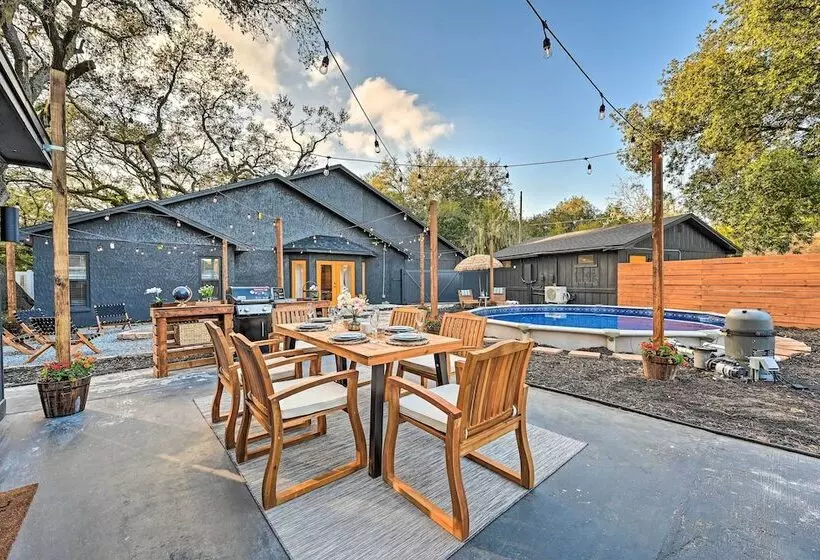 Luxe Brandon Oasis W/ Private Pool & Hot Tub!