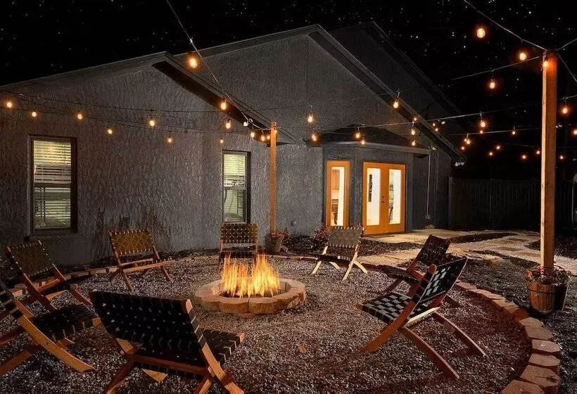 Luxe Brandon Oasis W/ Private Pool & Hot Tub!