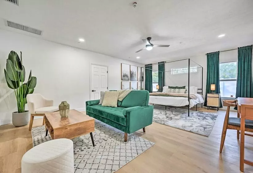 Luxe Brandon Oasis W/ Private Pool & Hot Tub!