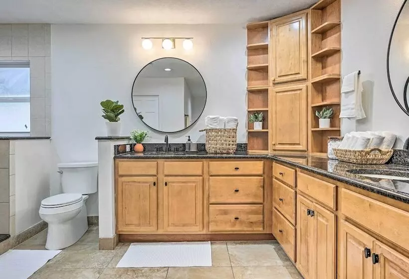 Luxe Brandon Oasis W/ Private Pool & Hot Tub!