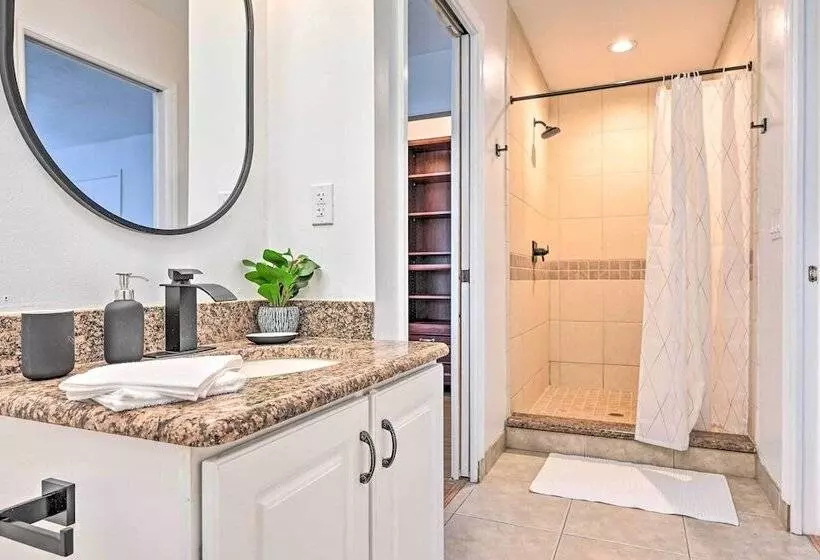 Luxe Brandon Oasis W/ Private Pool & Hot Tub!