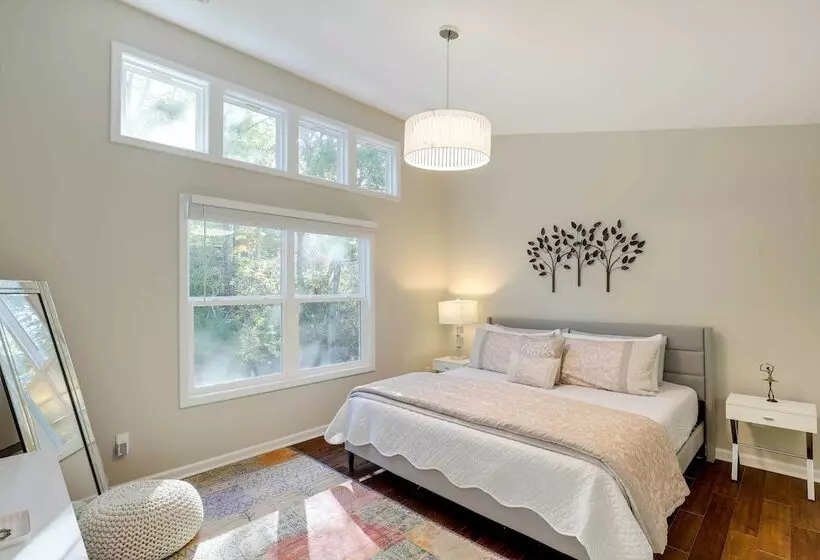 Luxe Mountain Home Near Ridgecrest & Asheville!