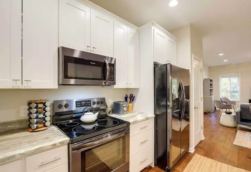 Luxe Mountain Home Near Ridgecrest & Asheville!