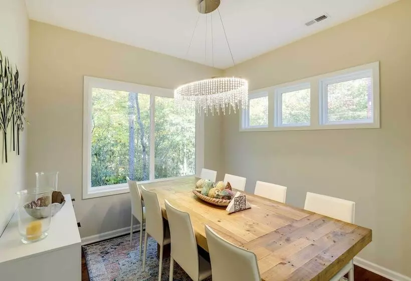 Luxe Mountain Home Near Ridgecrest & Asheville!