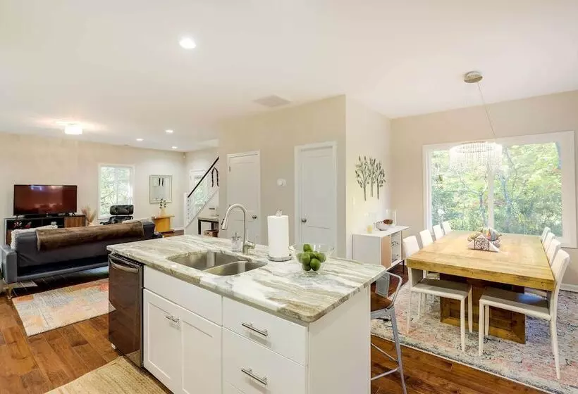 Luxe Mountain Home Near Ridgecrest & Asheville!