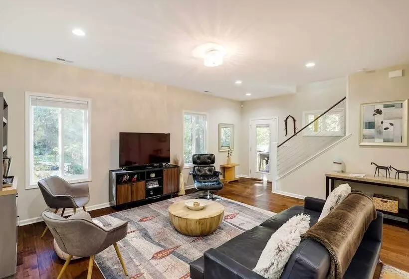 Luxe Mountain Home Near Ridgecrest & Asheville!