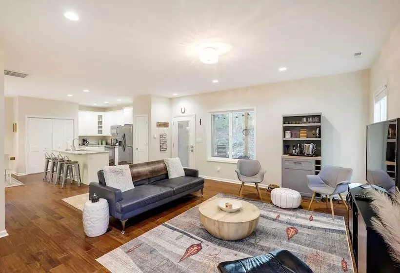 Luxe Mountain Home Near Ridgecrest & Asheville!