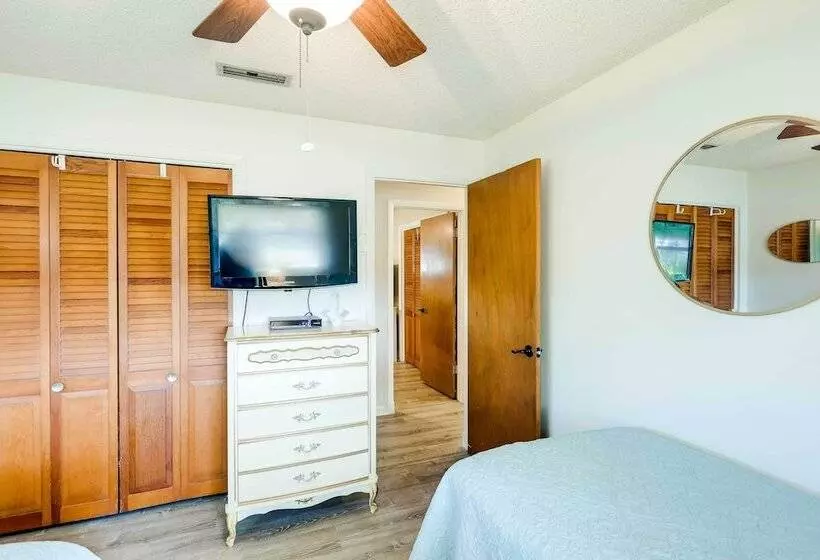 Merritt Island Home W/ Patio, 10 Mi To Cocoa Beach