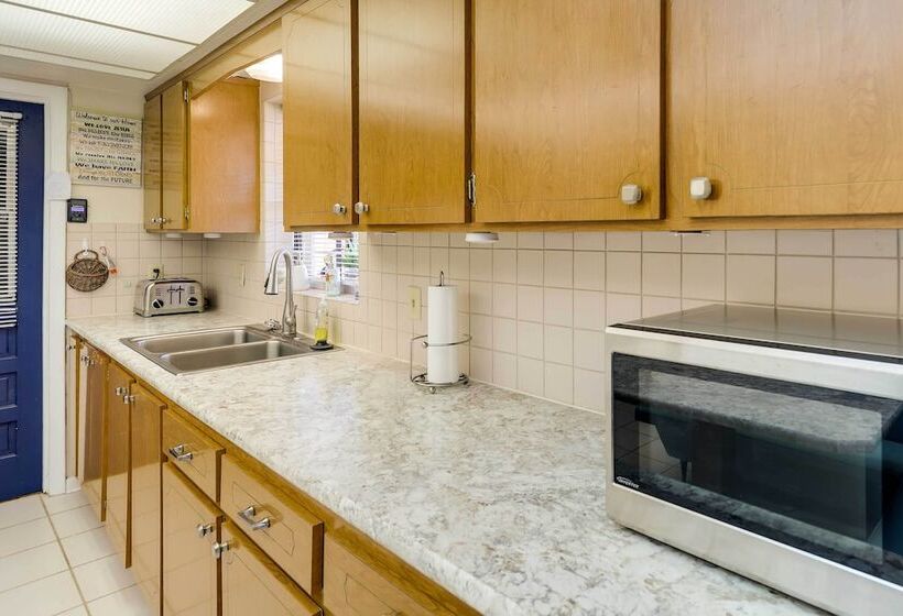 Merritt Island Home W/ Patio, 10 Mi To Cocoa Beach