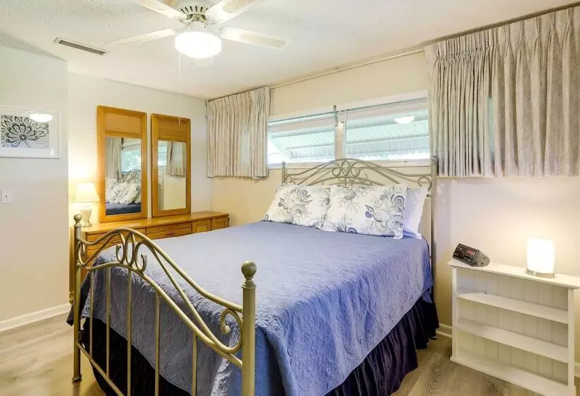 Merritt Island Home W/ Patio, 10 Mi To Cocoa Beach