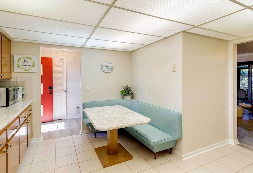 Merritt Island Home W/ Patio, 10 Mi To Cocoa Beach