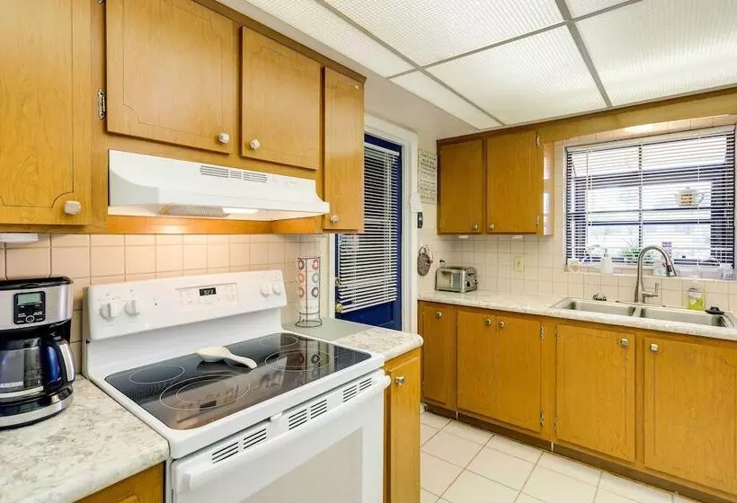 Merritt Island Home W/ Patio, 10 Mi To Cocoa Beach