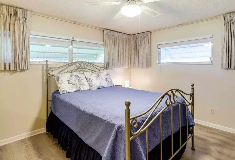 Merritt Island Home W/ Patio, 10 Mi To Cocoa Beach