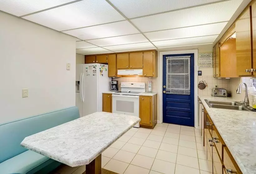 Merritt Island Home W/ Patio, 10 Mi To Cocoa Beach