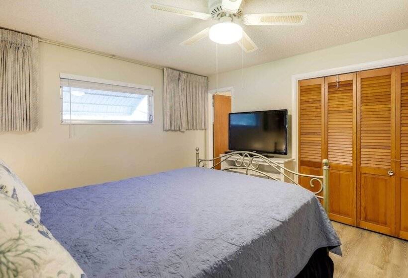 Merritt Island Home W/ Patio, 10 Mi To Cocoa Beach