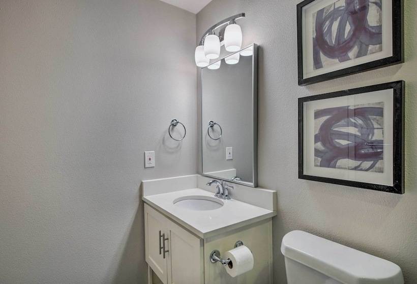 North Texas Home W/ Yard Near Frisco Star!