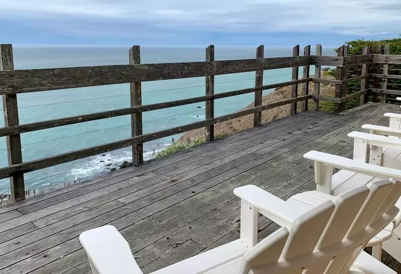 Oceanfront Irish Beach Home: Private Beach Access!