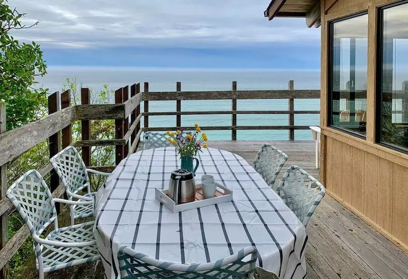 Oceanfront Irish Beach Home: Private Beach Access!
