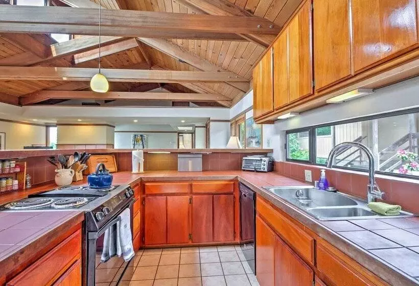 Oceanfront Irish Beach Home: Private Beach Access!