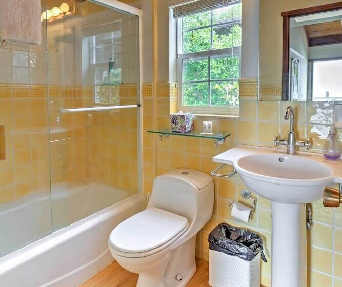 Oceanfront Irish Beach Home: Private Beach Access!