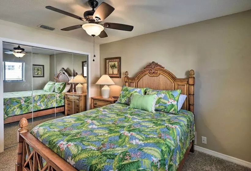 Palm Coast Home W/ Outdoor Oasis & Private Dock!