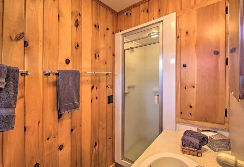 Lakefront Escape W/ Deck & Kayaks In Lovell!