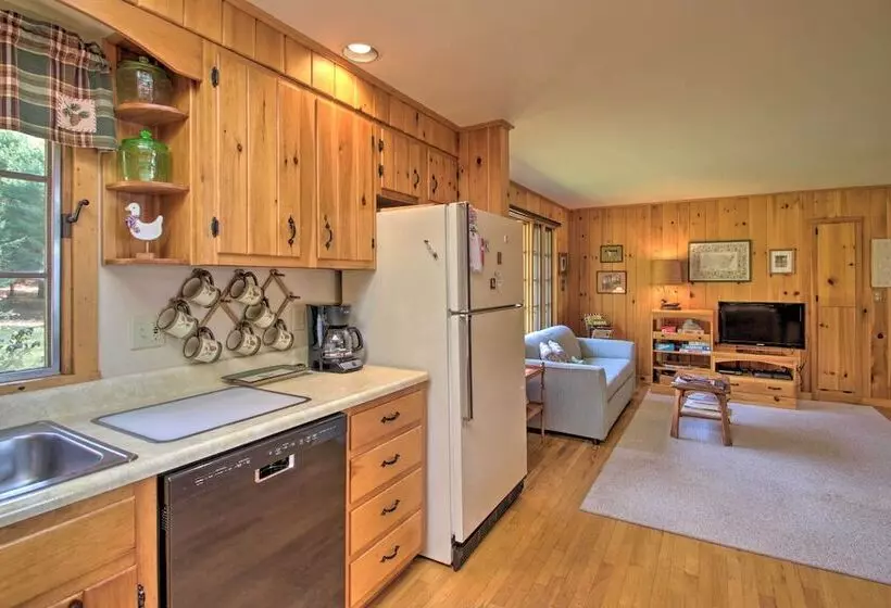 Lakefront Escape W/ Deck & Kayaks In Lovell!