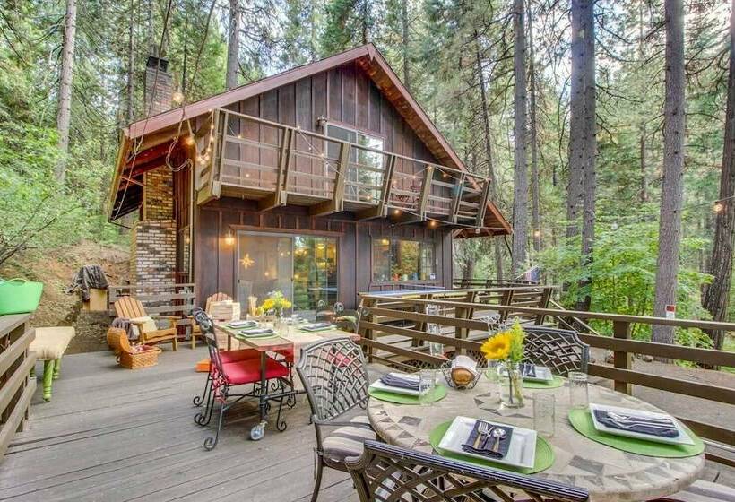 Walk Downtown: Arnold Cabin W/ Large Deck!