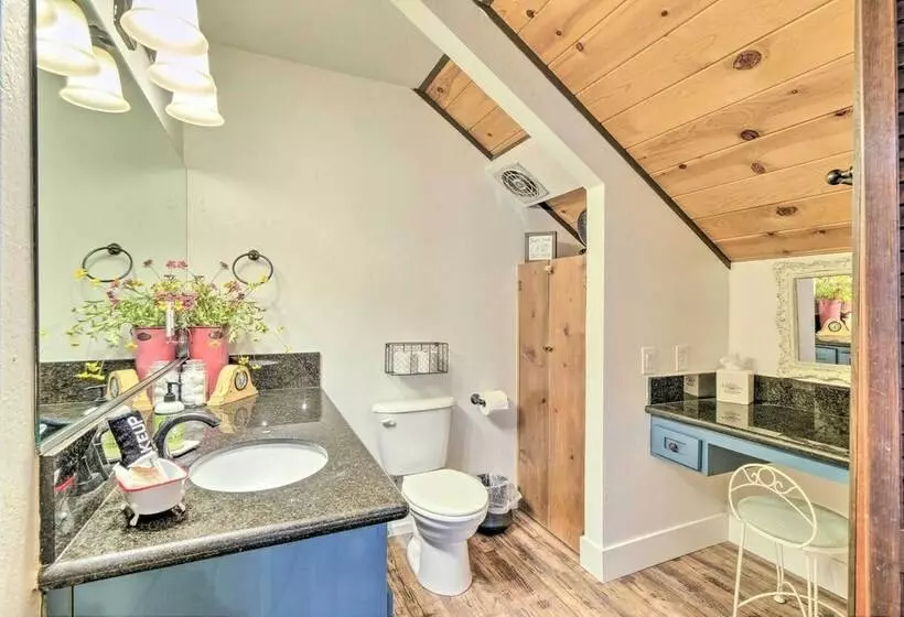 Walk Downtown: Arnold Cabin W/ Large Deck!