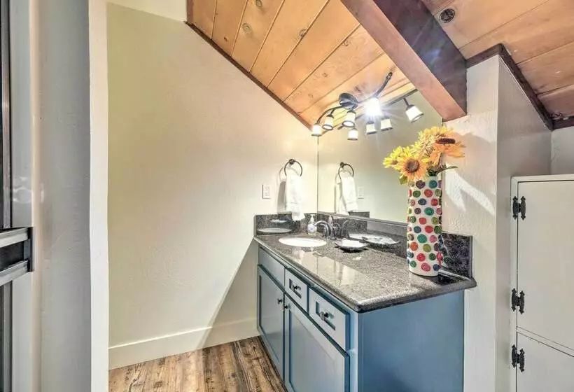 Walk Downtown: Arnold Cabin W/ Large Deck!