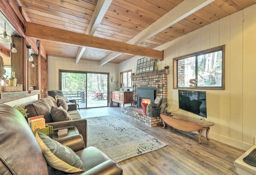 Walk Downtown: Arnold Cabin W/ Large Deck!