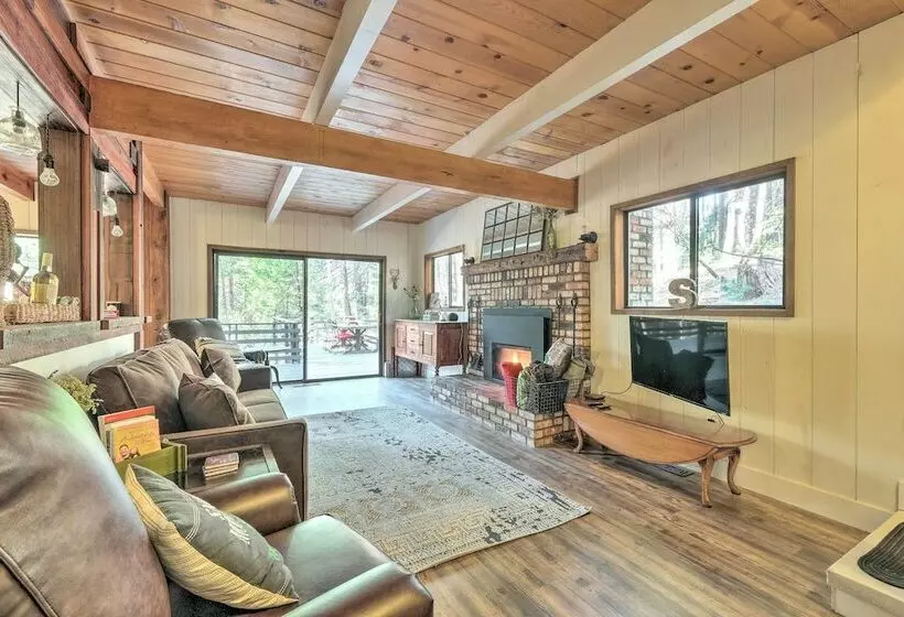 Walk Downtown: Arnold Cabin W/ Large Deck!