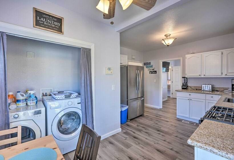 Pet Friendly Sacramento Home ~ 5 To Downtown!