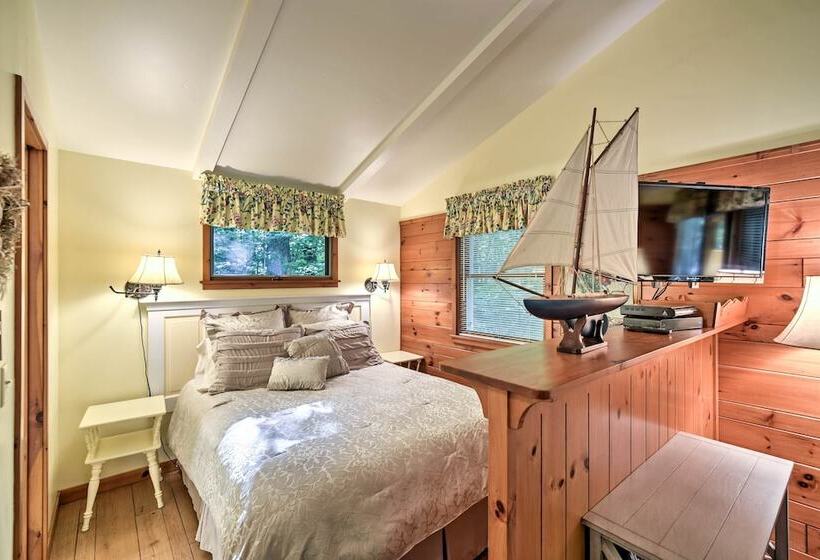 Pine Cottage  Duplex W/ Deck: Walk To State Park!