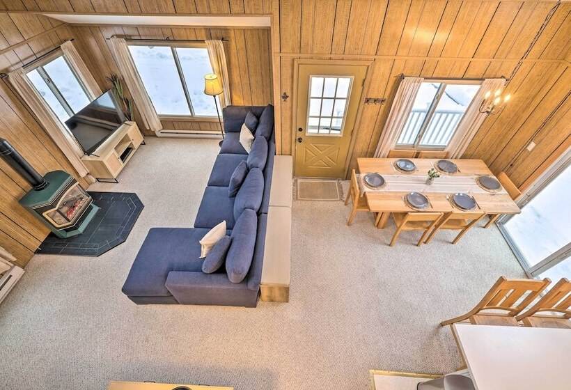 1 Block To Lake: Poconos Getaway W/ Fire Pit!