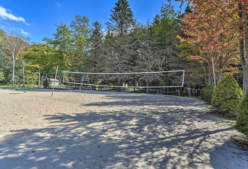 1 Block To Lake: Poconos Getaway W/ Fire Pit!