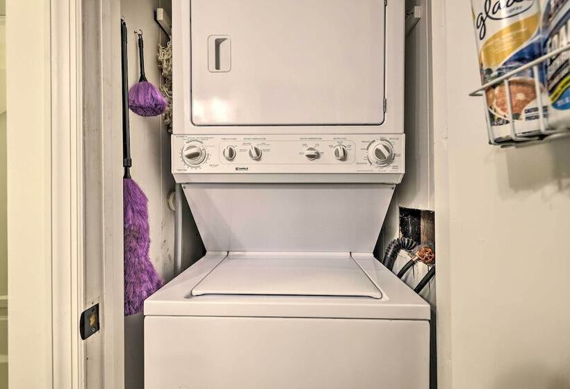 1 Block To Lake: Poconos Getaway W/ Fire Pit!