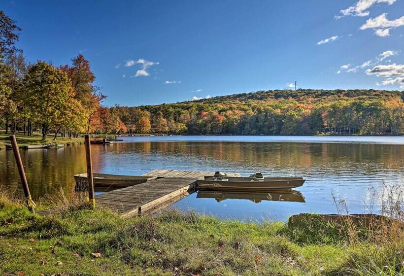 1 Block To Lake: Poconos Getaway W/ Fire Pit!