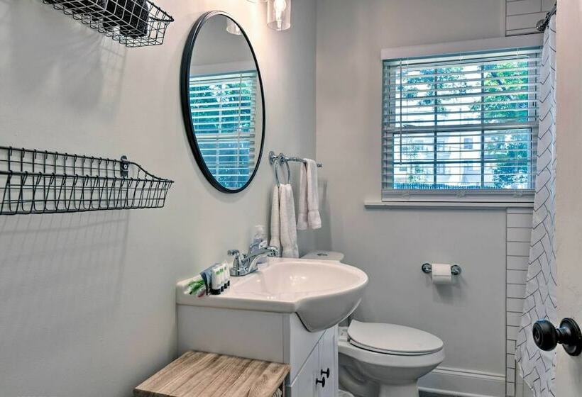 Quiet Modern Farmhouse, 4 Mi To Downtown