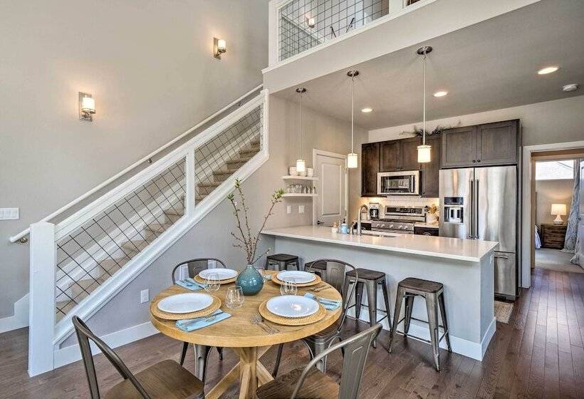 Rendezvous Buckhorn Cabin  By Hiking Trails