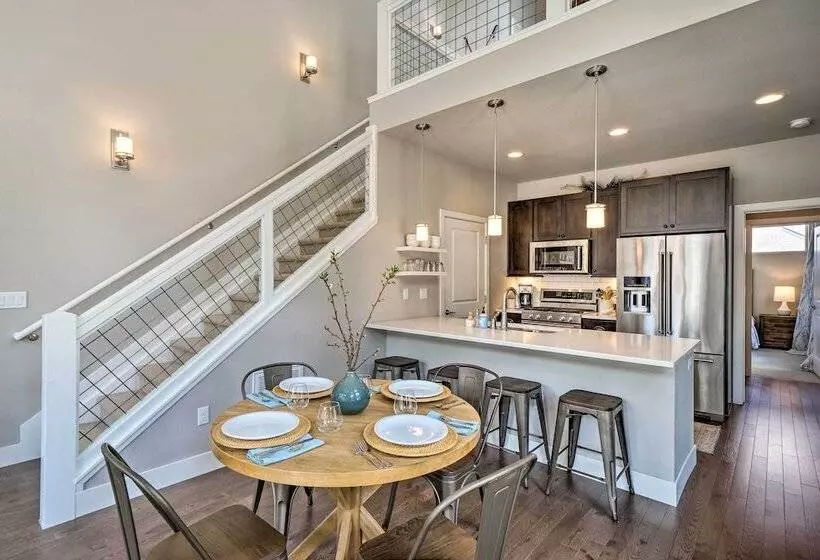 Rendezvous Buckhorn Cabin  By Hiking Trails