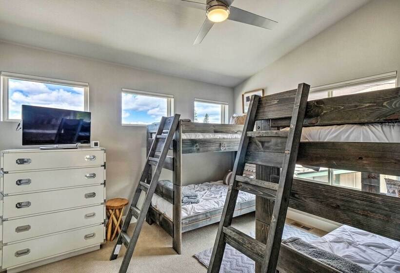 Rendezvous Buckhorn Cabin  By Hiking Trails