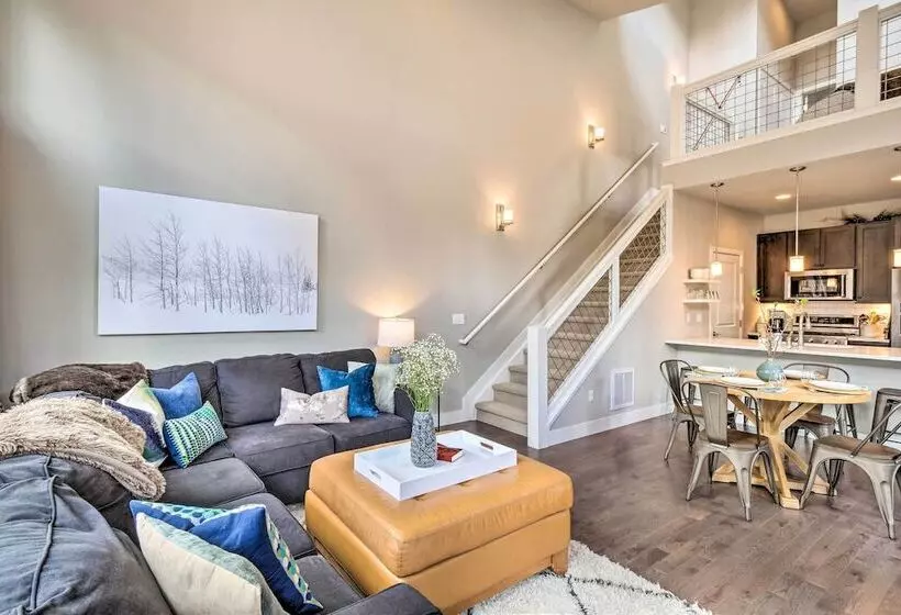 Rendezvous Buckhorn Cabin  By Hiking Trails