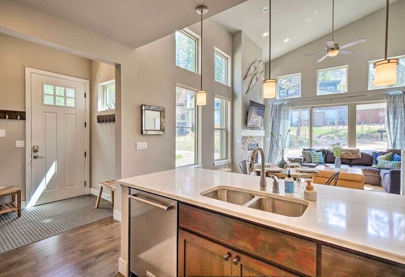 Rendezvous Buckhorn Cabin  By Hiking Trails