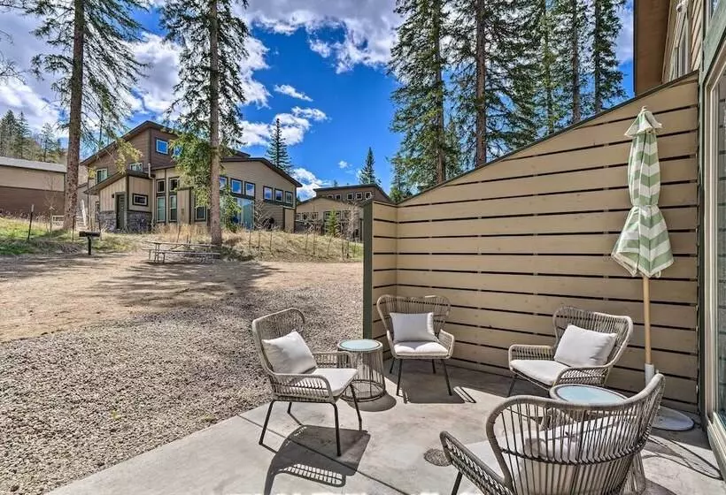 Rendezvous Buckhorn Cabin  By Hiking Trails