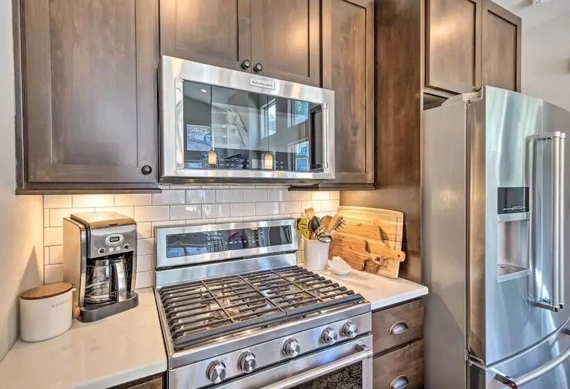 Rendezvous Buckhorn Cabin  By Hiking Trails